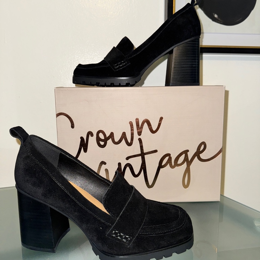 Crown Vintage- Alivia Platform Suede
Black cow suede
Size 8